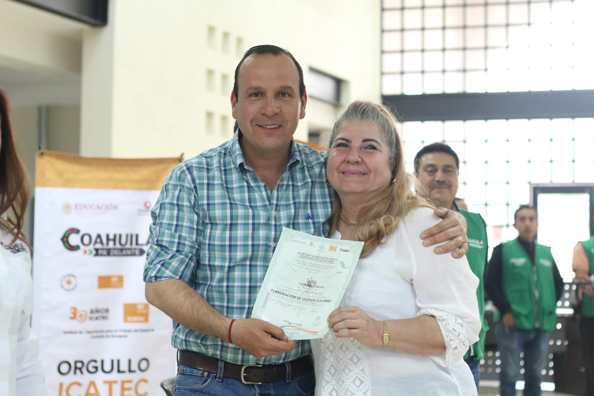 Felicita Fernando Orozco a graduados del ICATEC