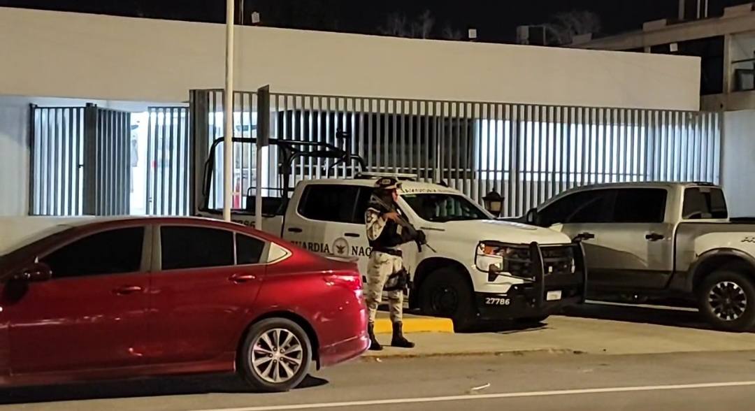 Incauta GN arma oculta a paisano en Puente 2