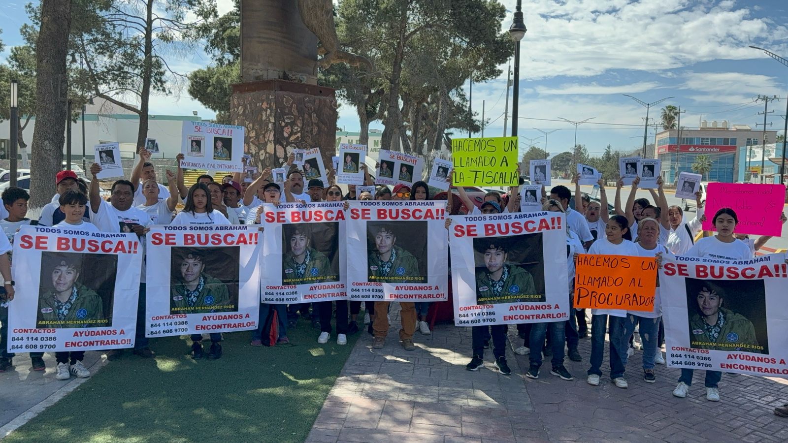 Familiares buscan al joven Abraham