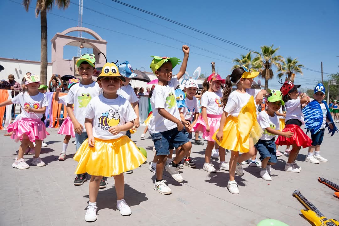 Recibe Castaños a la primavera con desfile