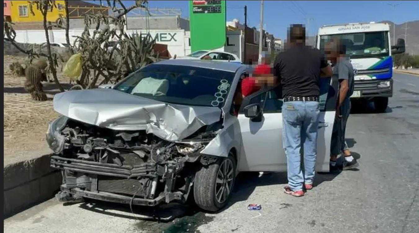 Imprudente chofer provoca accidente