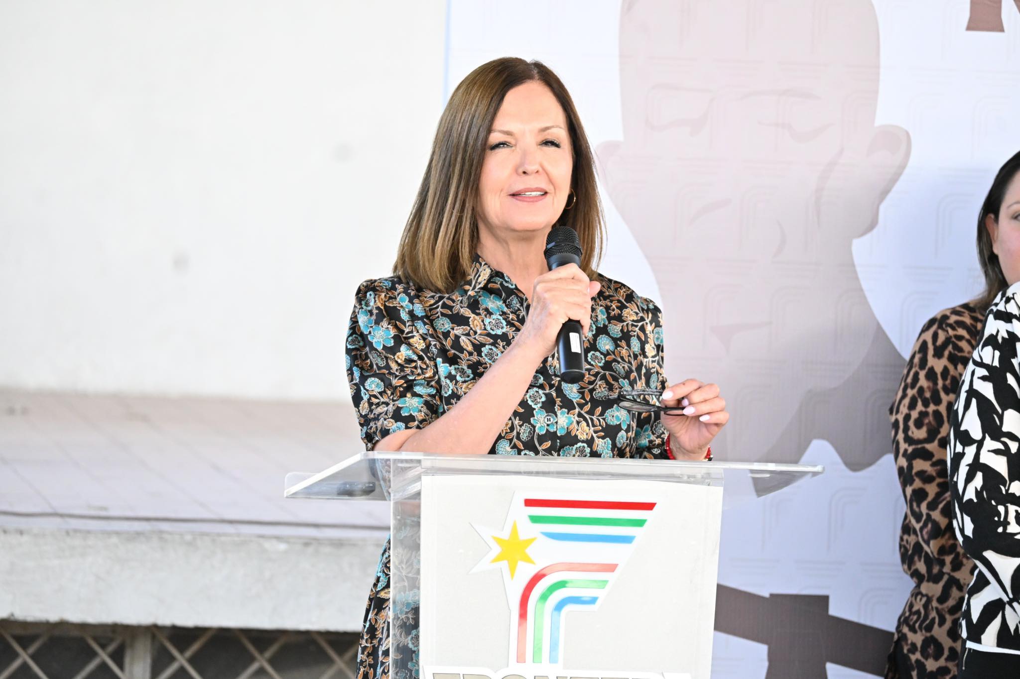Refuerza Sari el compromiso con la educación de Frontera