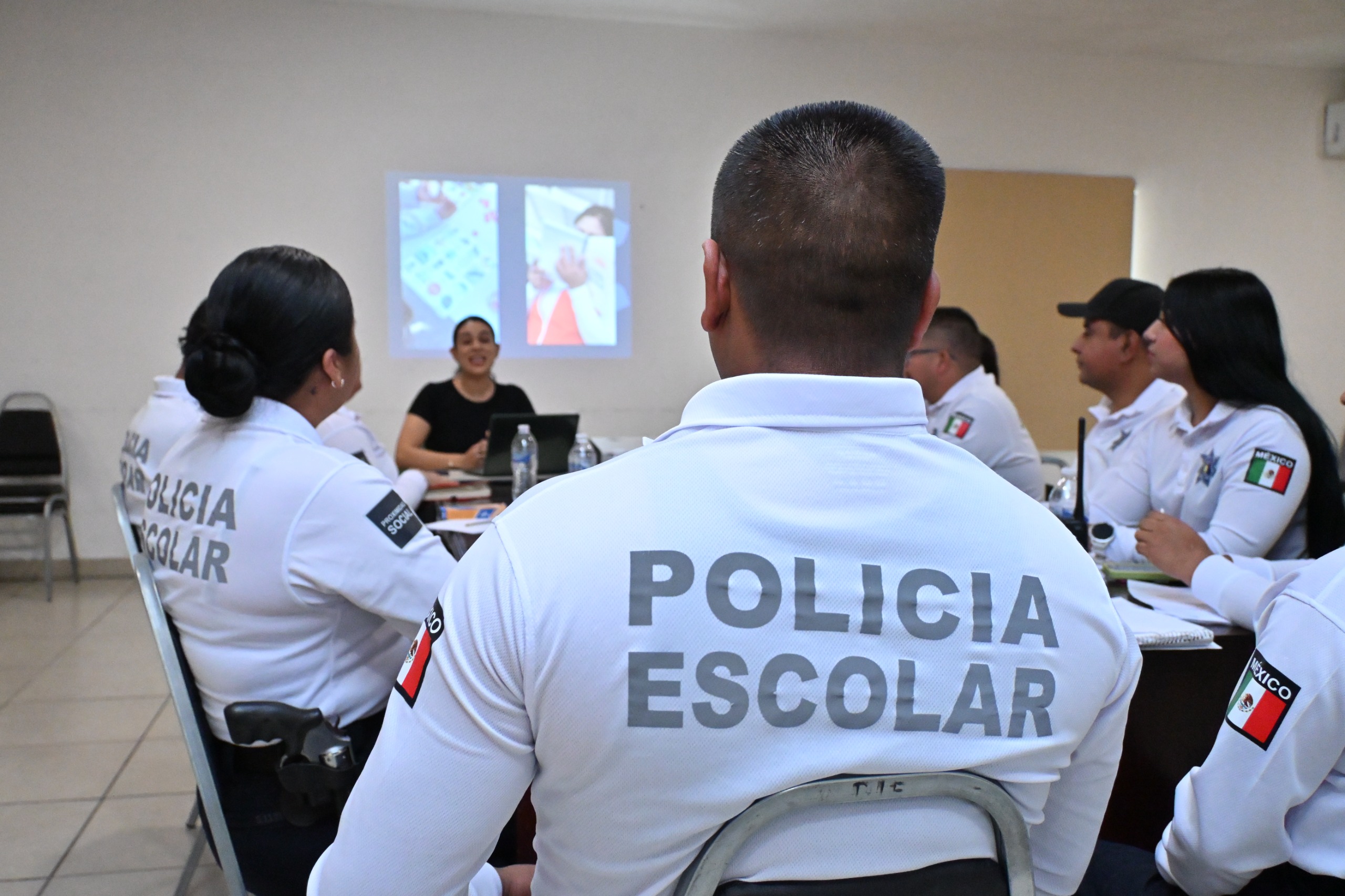Capacita Frontera a agentes policiacos