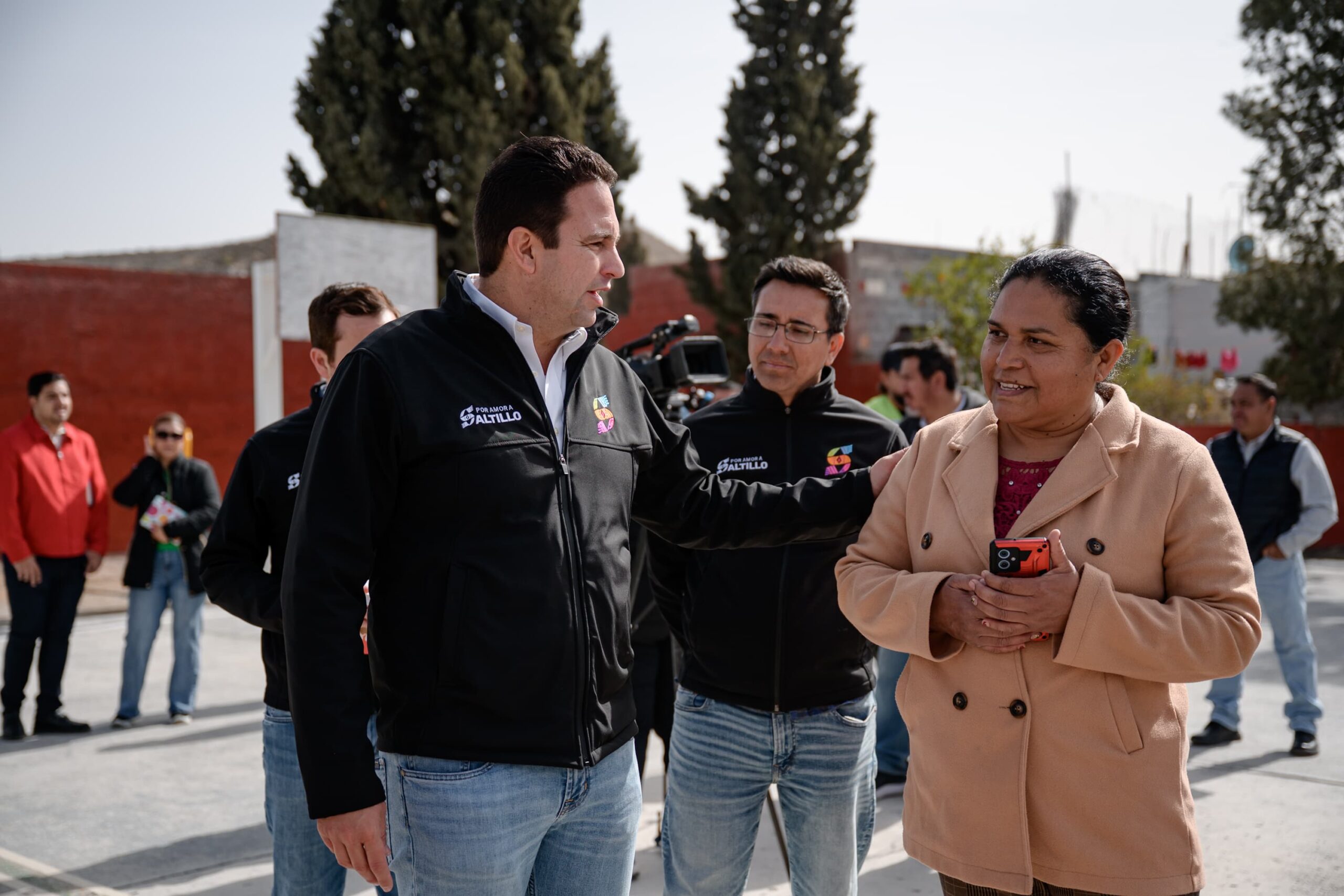 Embellecen a plazas y áreas verdes de Saltillo
