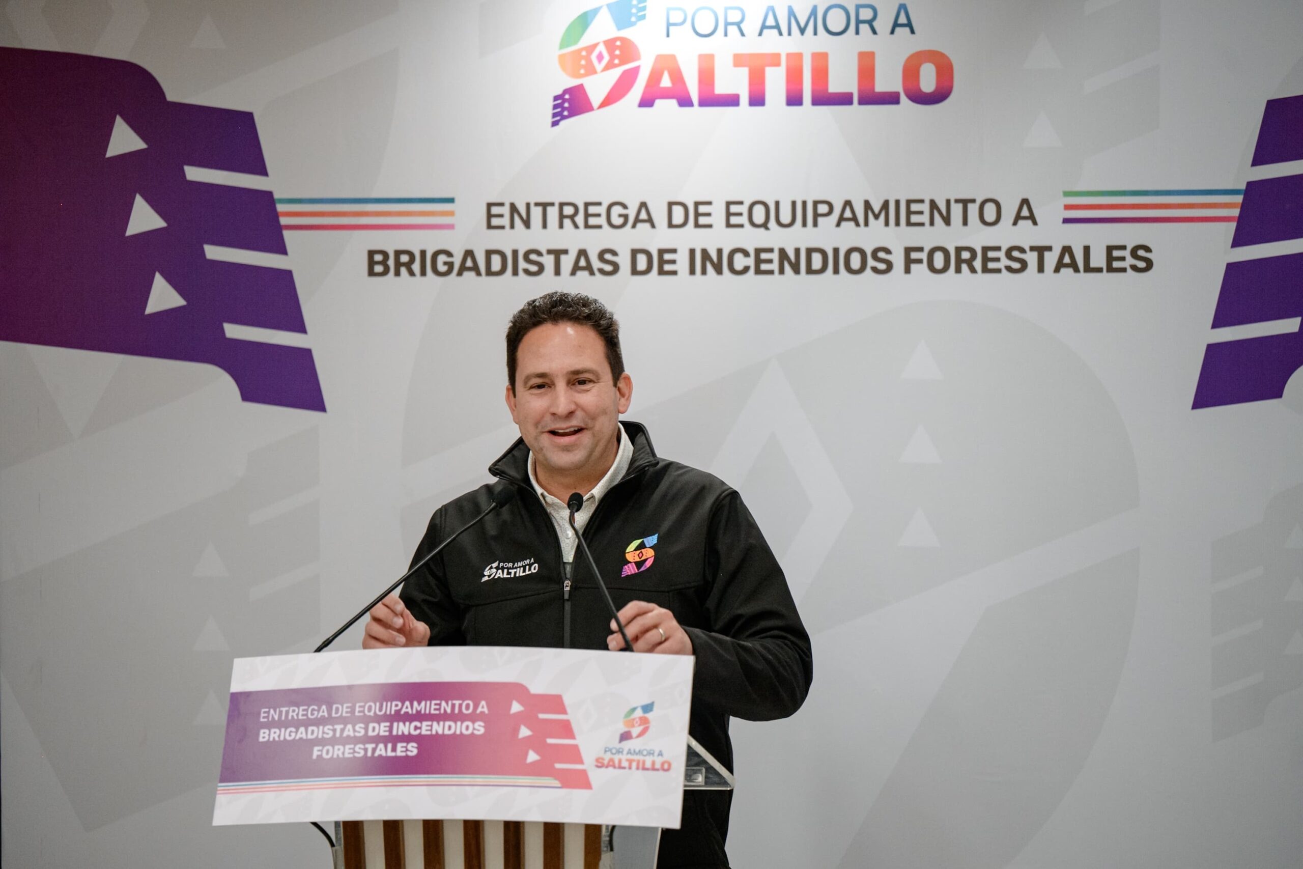 Equipa Javier Díaz a brigadistas forestales