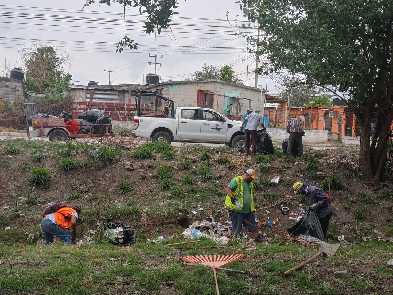 Atiende alcaldesa basureros clandestinos