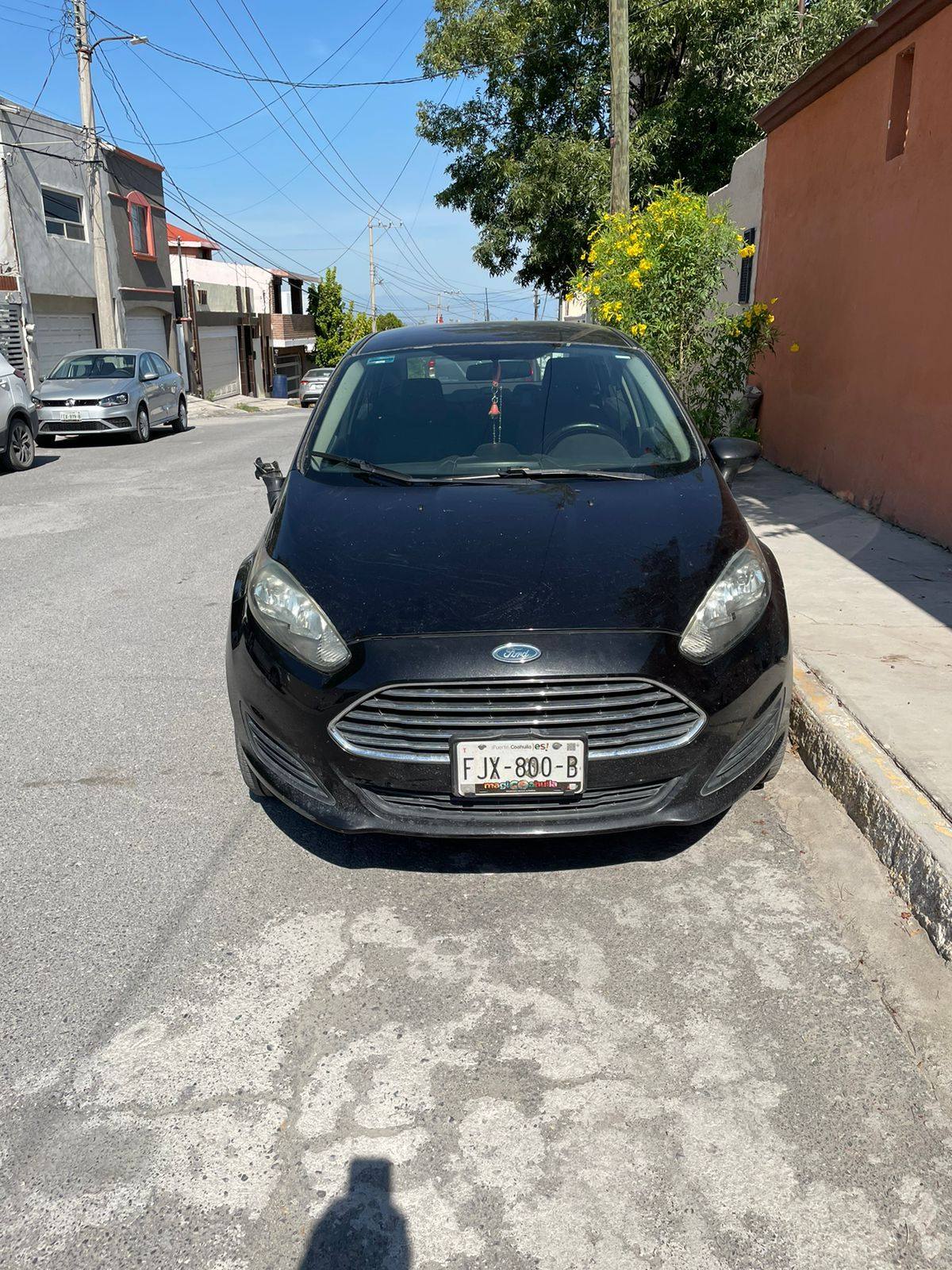 Roban Ford Fiesta en el centro de Castaños