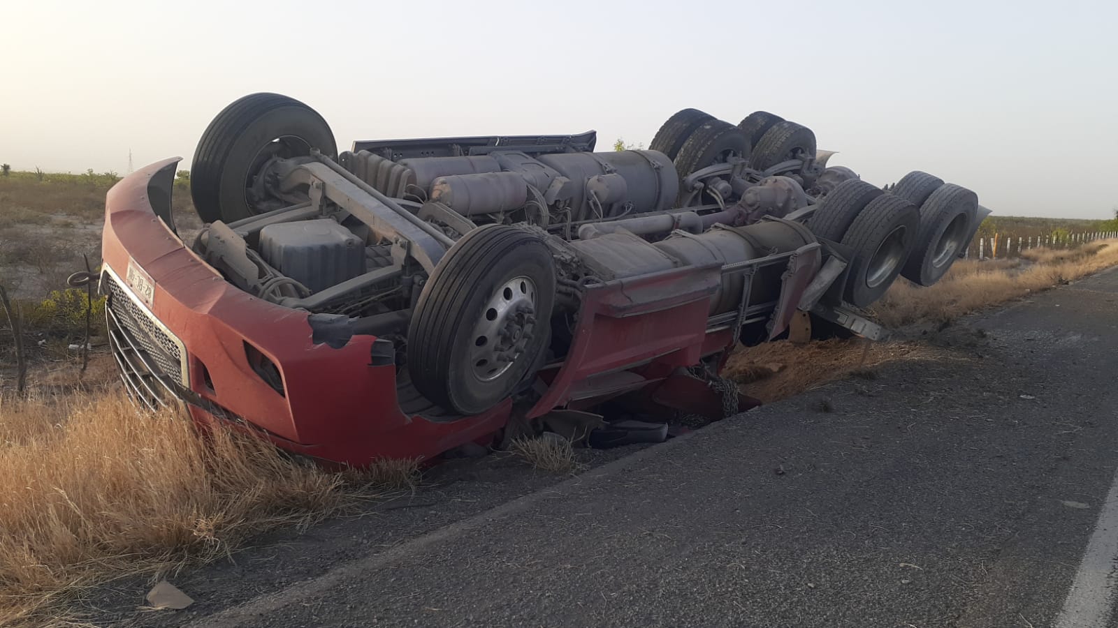 Se vuelca tràiler en la Mva-Sabinas
