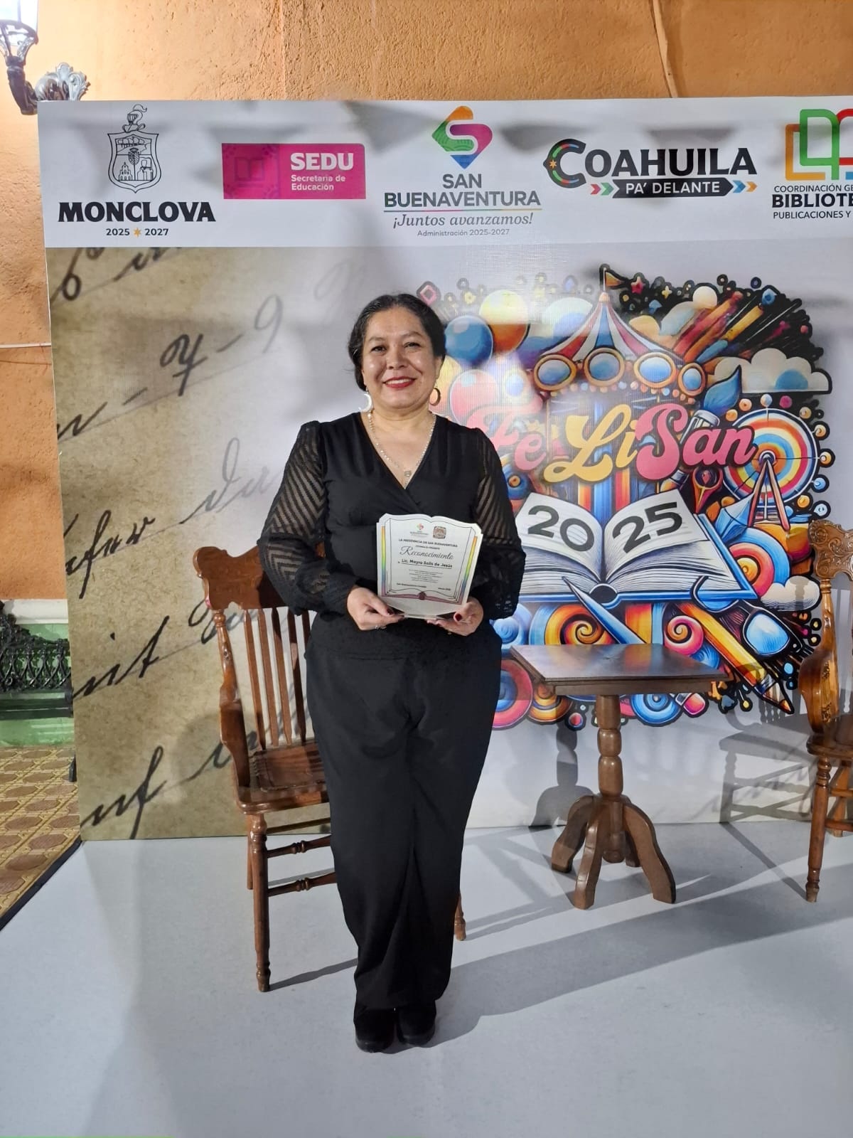 Cautiva escritora en Feria del Libro de SB