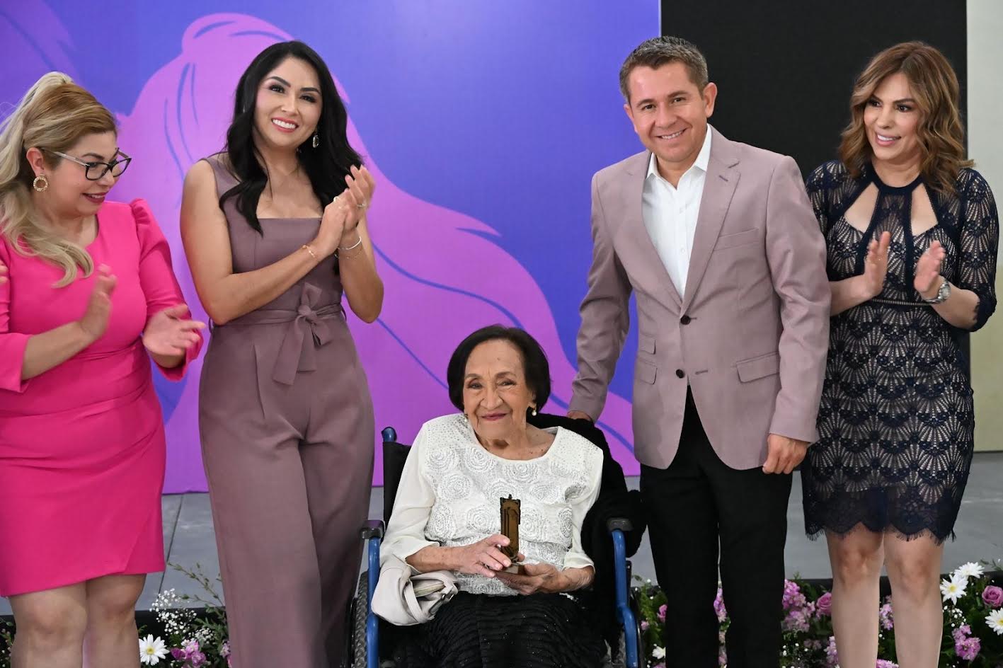 Reconoce SB a mujeres con mérito ciudadano