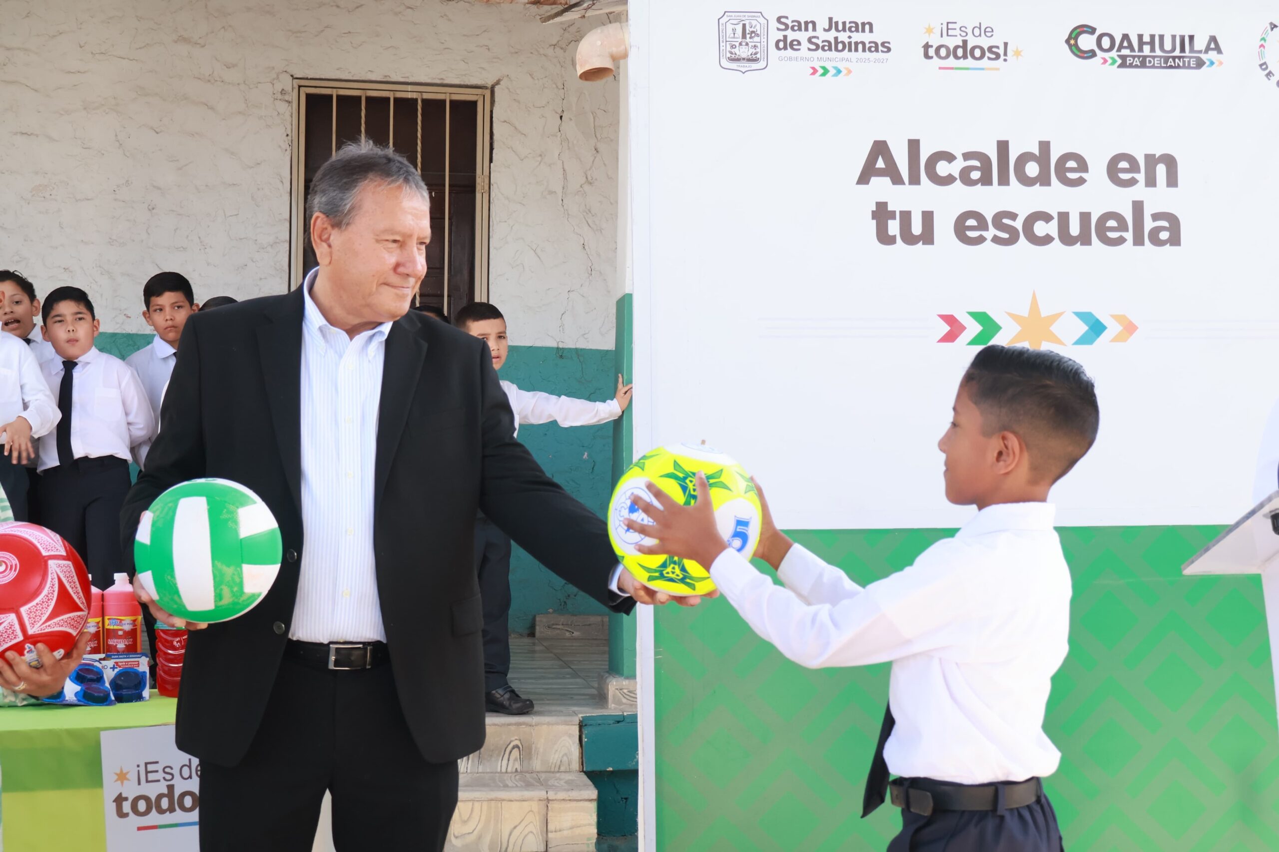 Reconoce sector educativo labor del alcalde Óscar Ríos