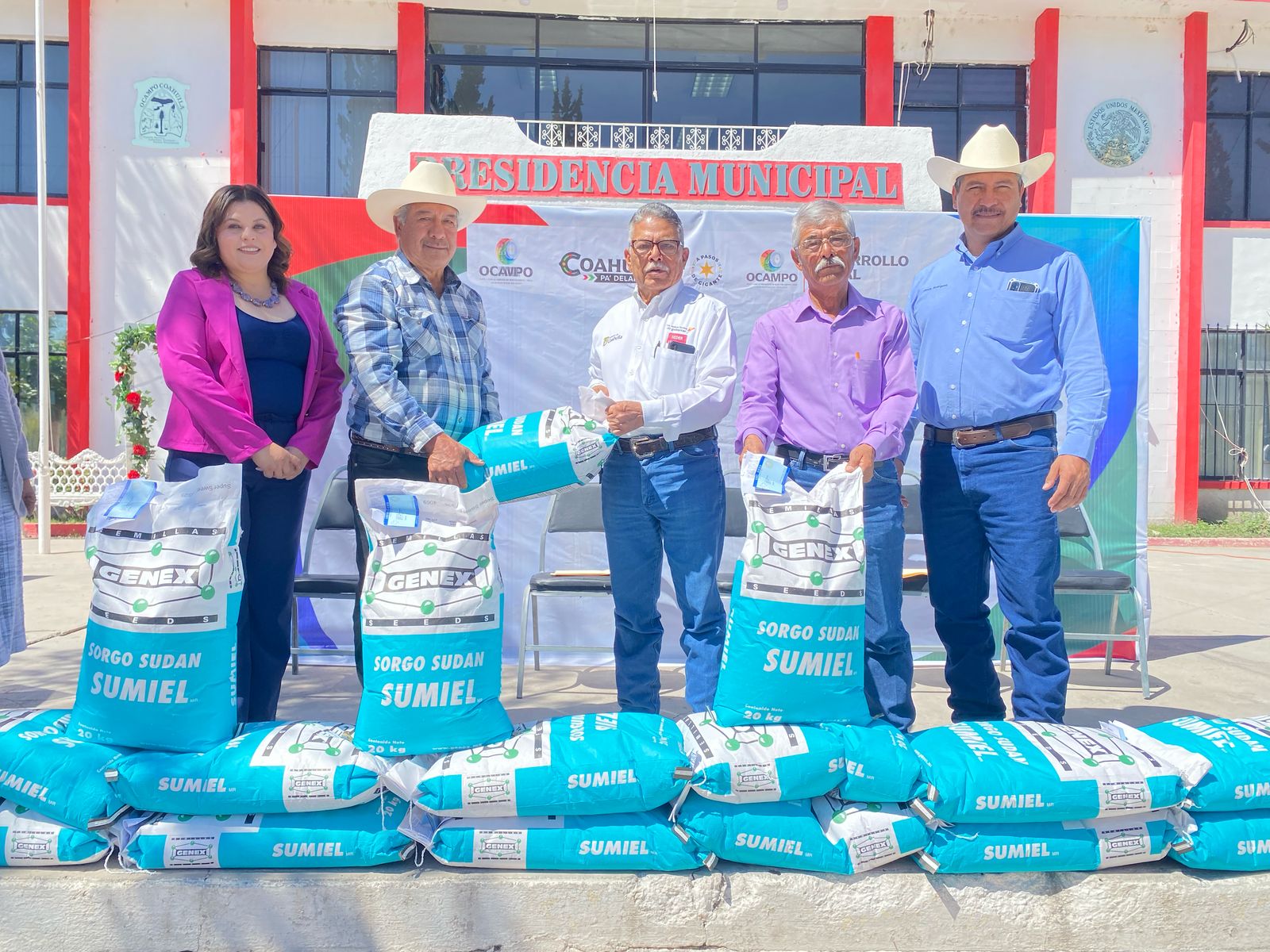 Entregan en Ocampo apoyo a campesinos