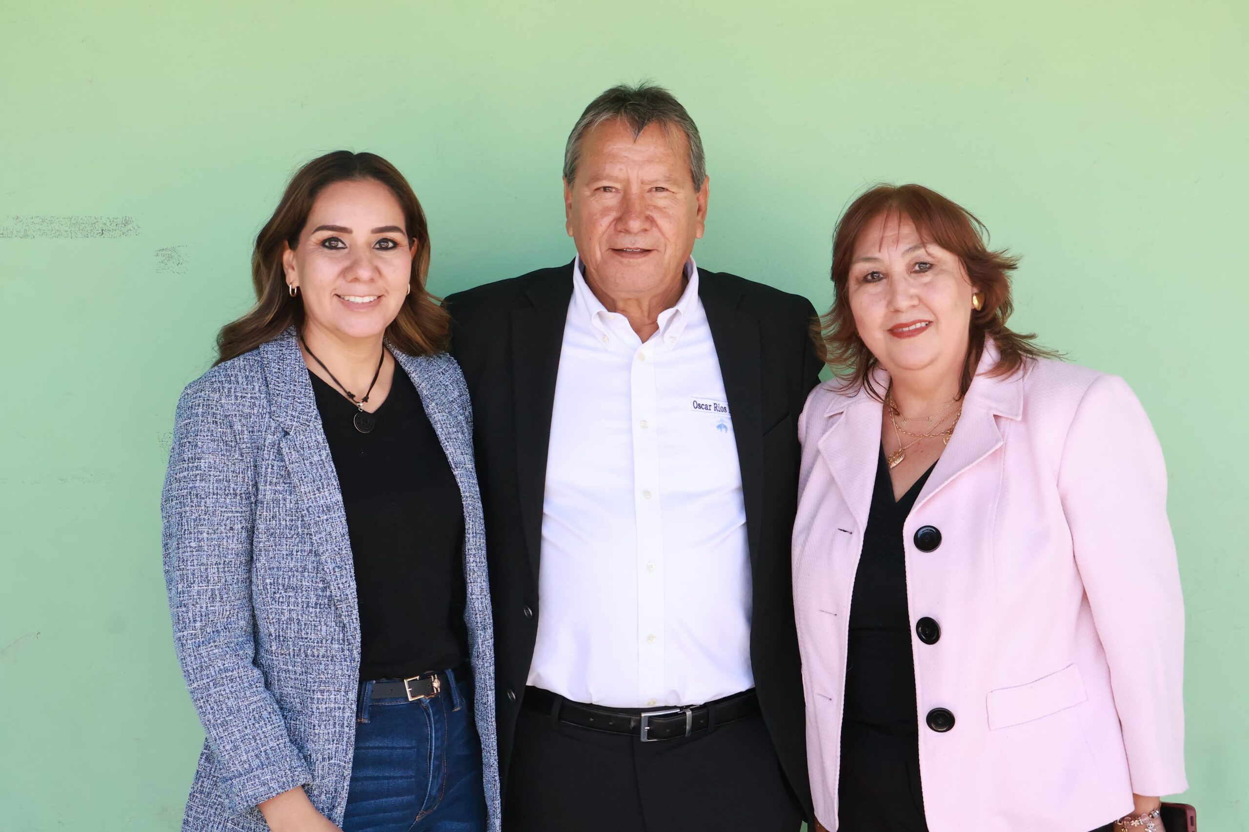 Lleva Oscar Ríos beneficios a la escuela Miguel Hidalgo
