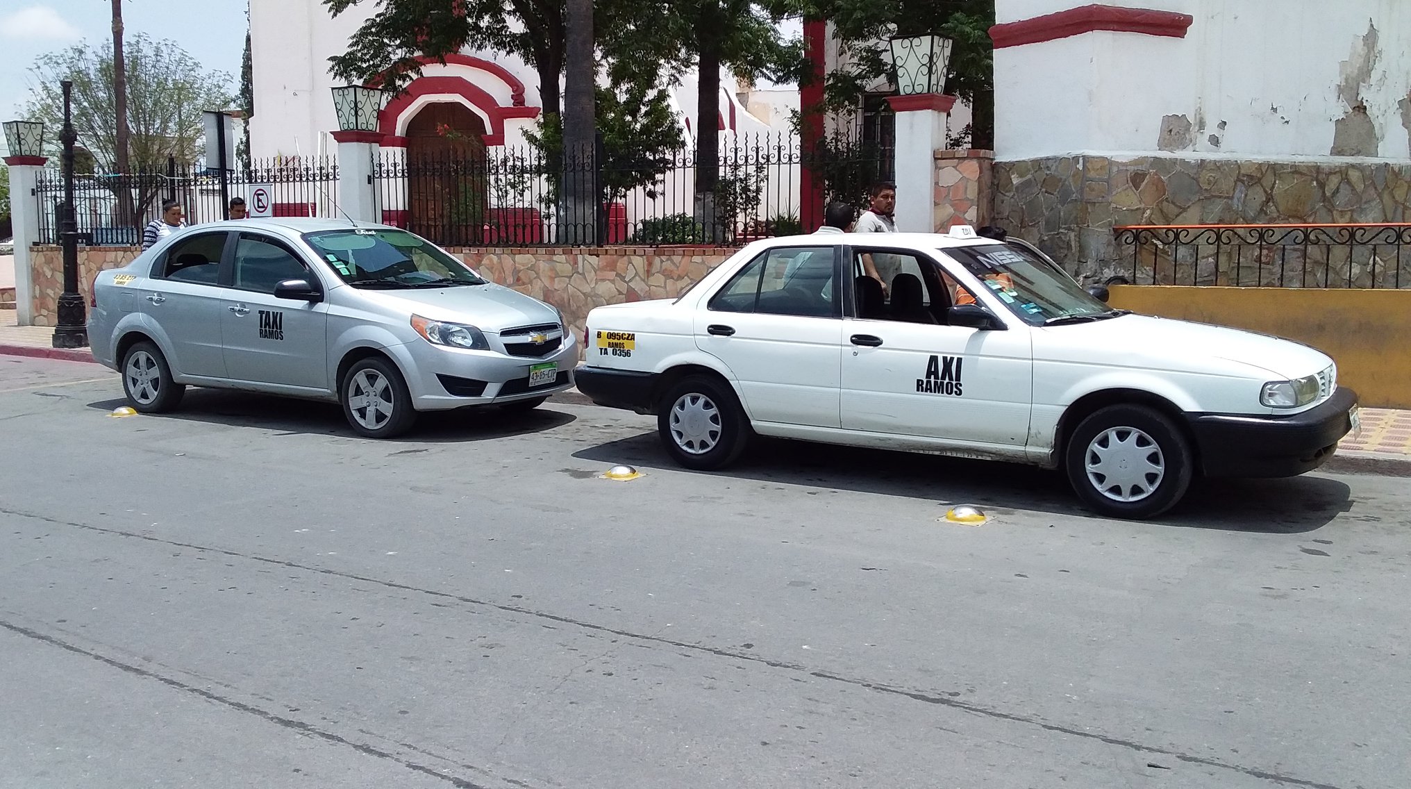 Analizan aumentar las tarifas de taxis
