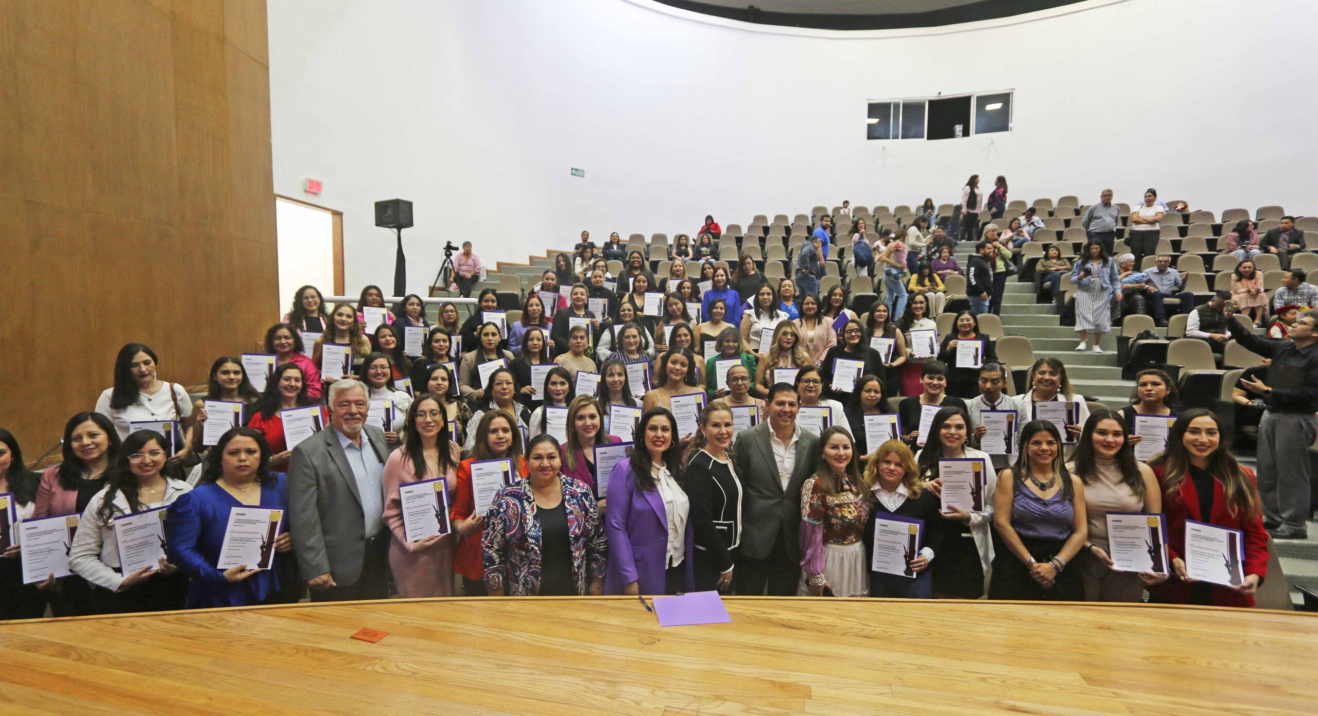 Reconoce UAdeC a 92 Mujeres Universitarias