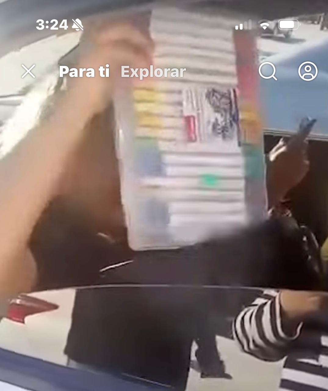 Exhiben a dos farderas robando tienda china
