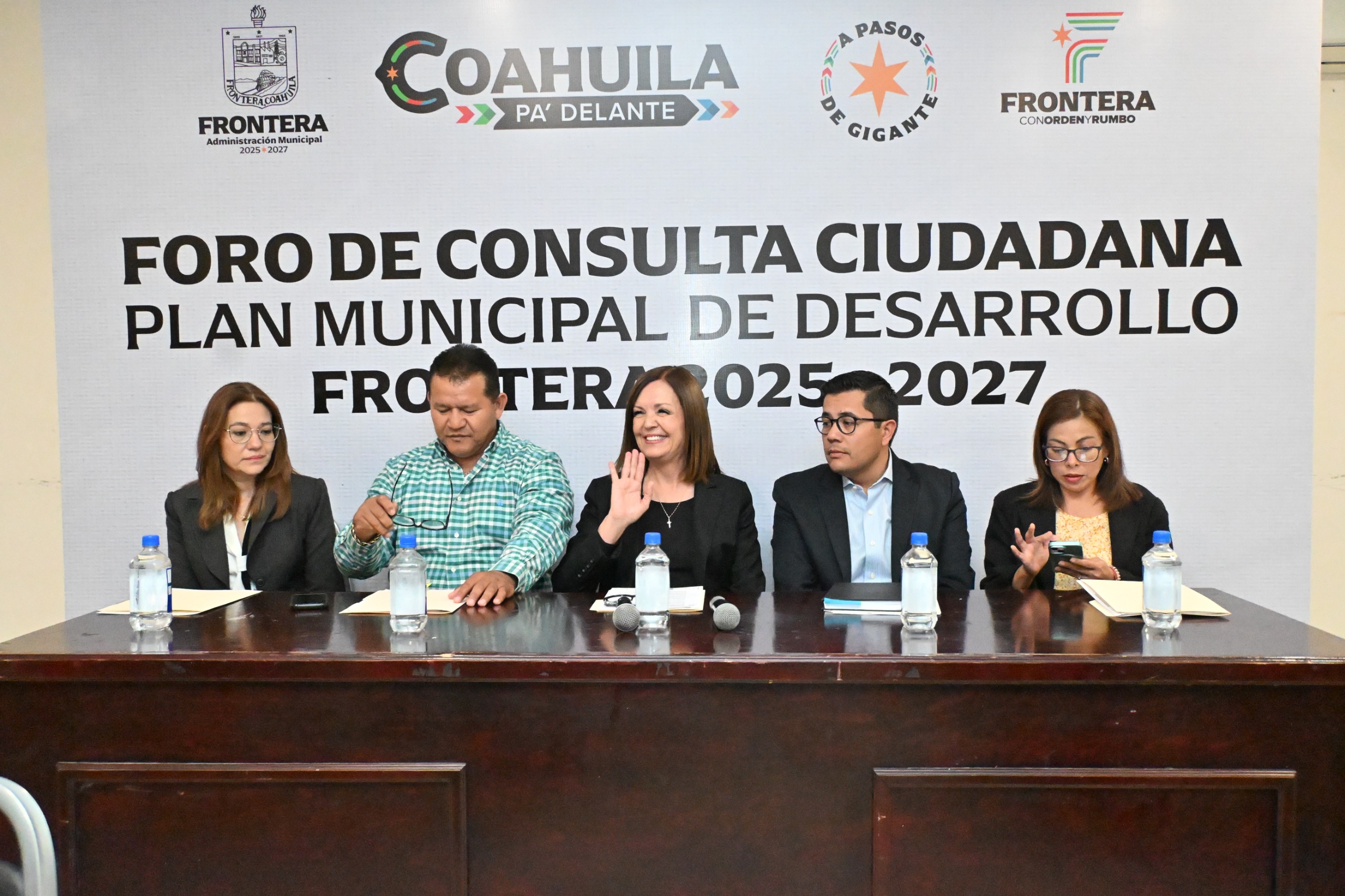 Sari Pérez impulsa la participación ciudadana para definir el futuro de Frontera