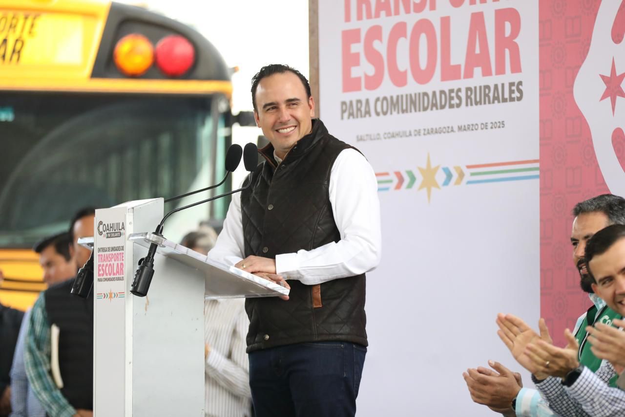ENTREGA MANOLO UNIDADES DE TRANSPORTE ESCOLAR PARA EL ÁREA RURAL
