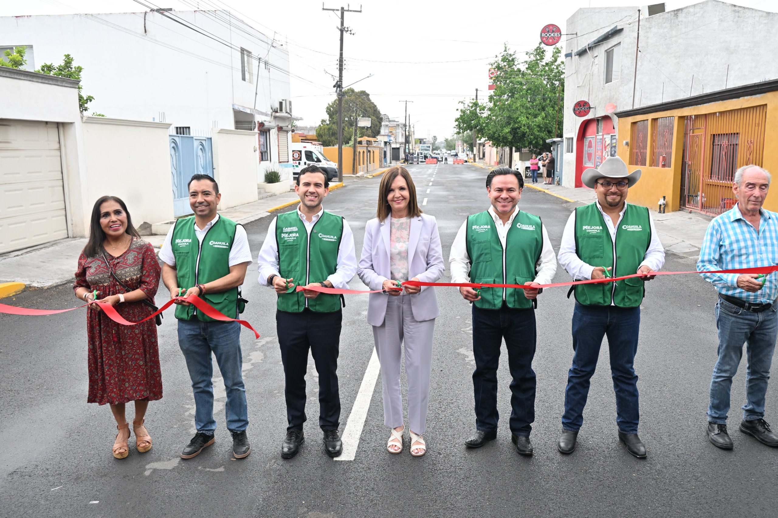 Manolo Jiménez y Sari Pérez Cantú impulsan obras de recarpeteo en Frontera