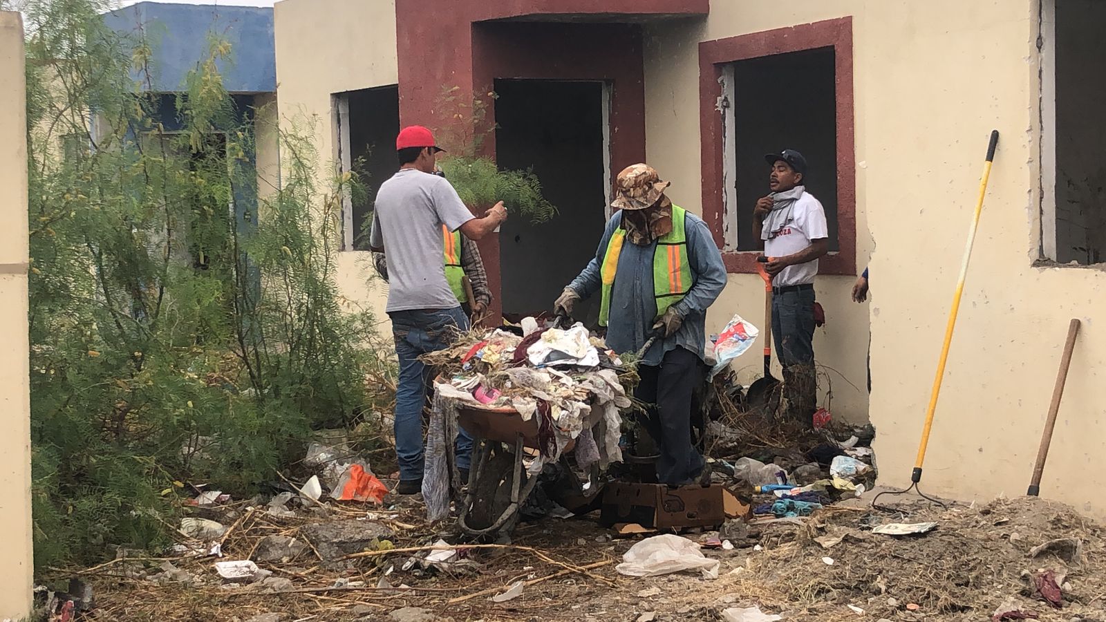 Acerca Gobierno de Sabinas, servicios de limpieza a “Valle Dorado”