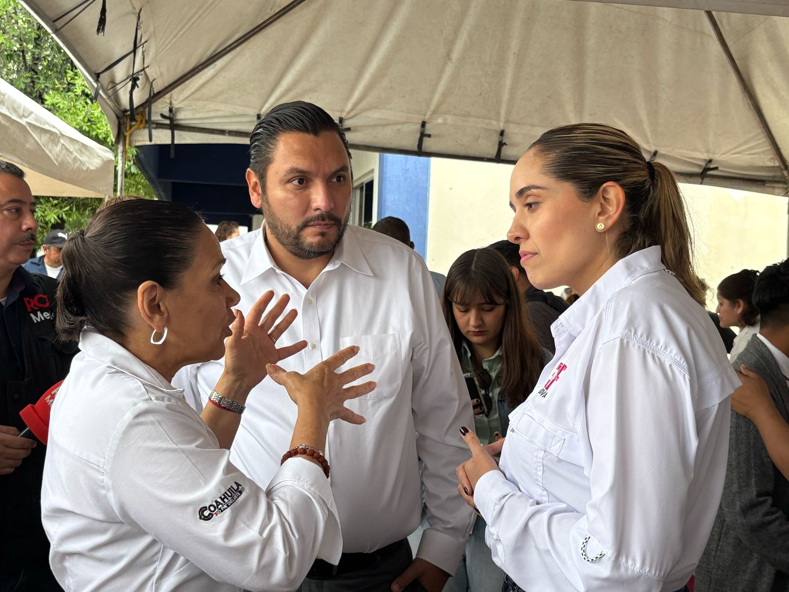 Llevan Liliana y Mavi Mercadito Pa´delante a familias de Monclova