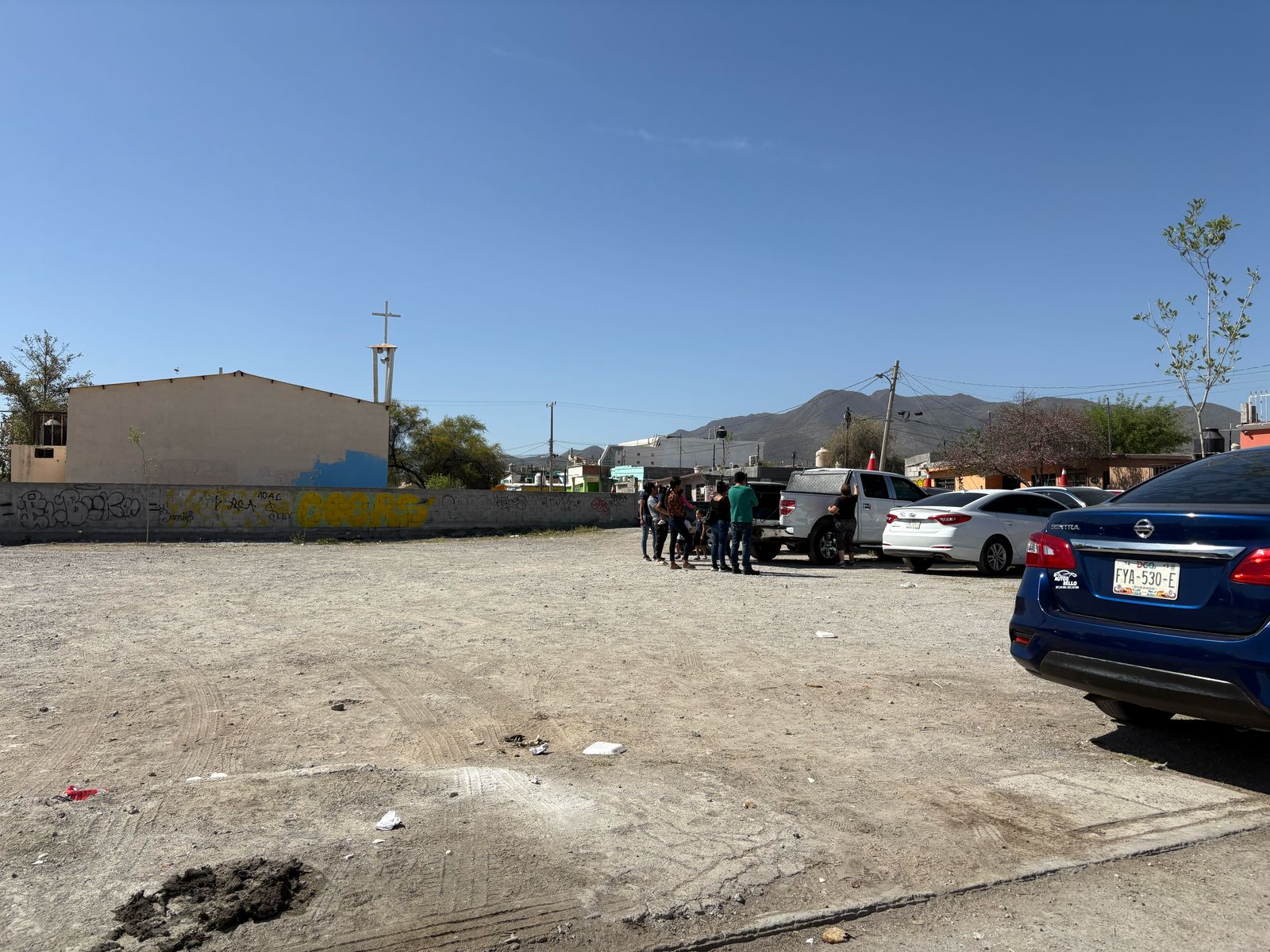 Reportan uso de calles para vender vehículos