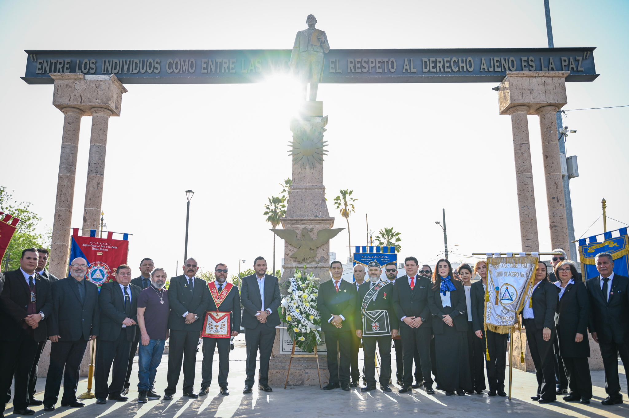 Rinden homenaje a Benito Juárez