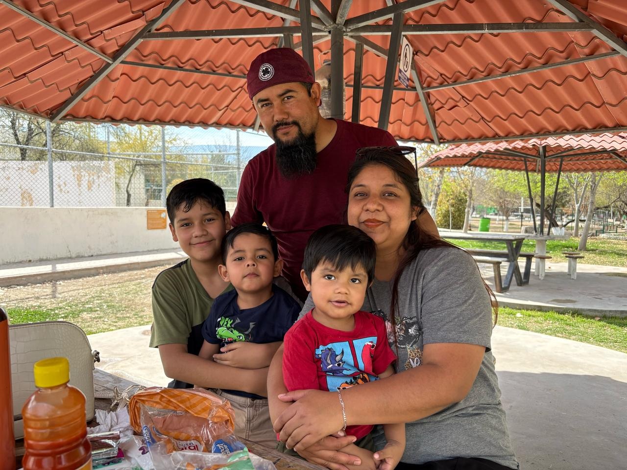 Viven en parques el Día de la Familia