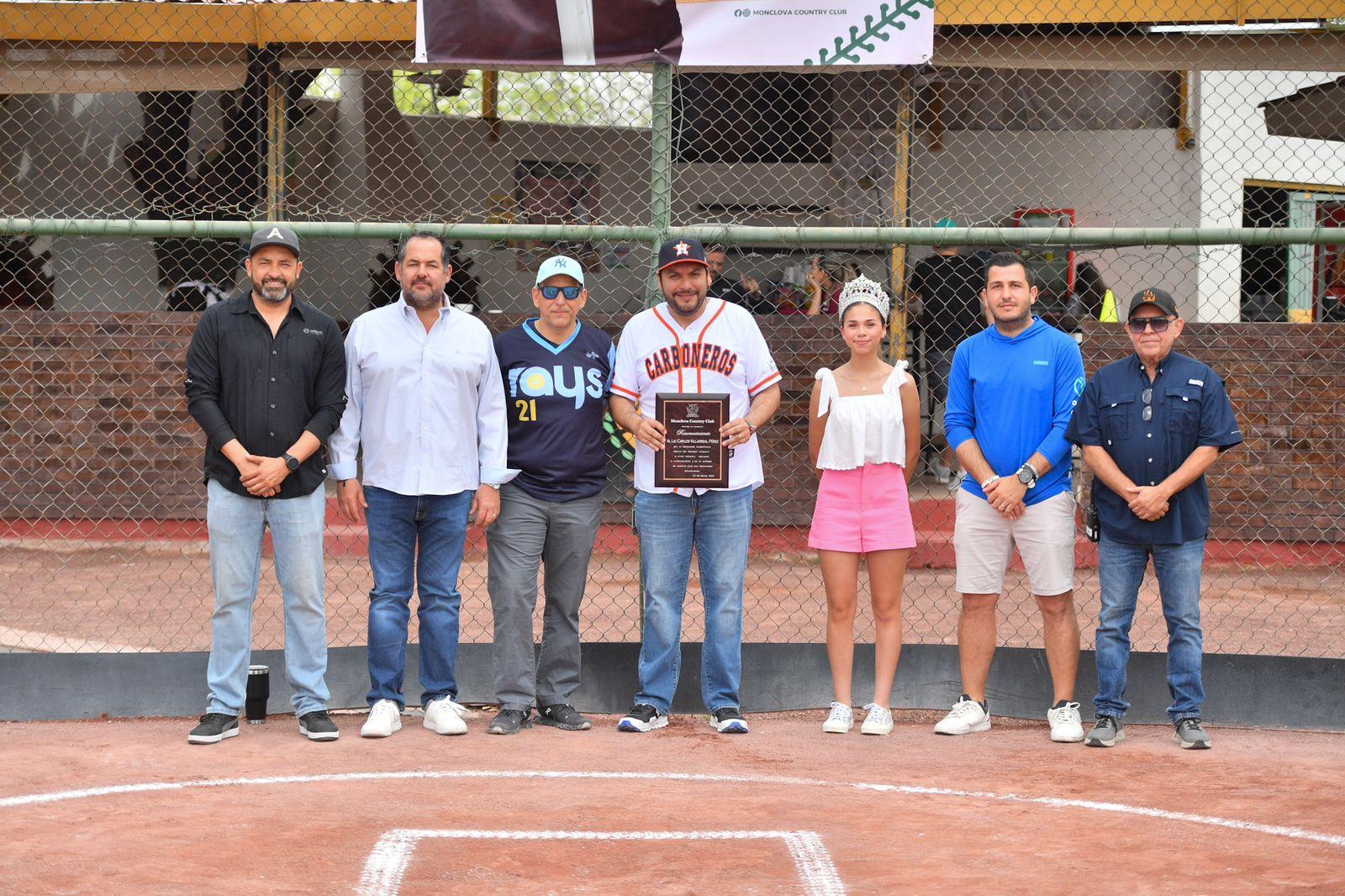 Reconocen trayectoria del alcalde Carlos Villarreal en el deporte