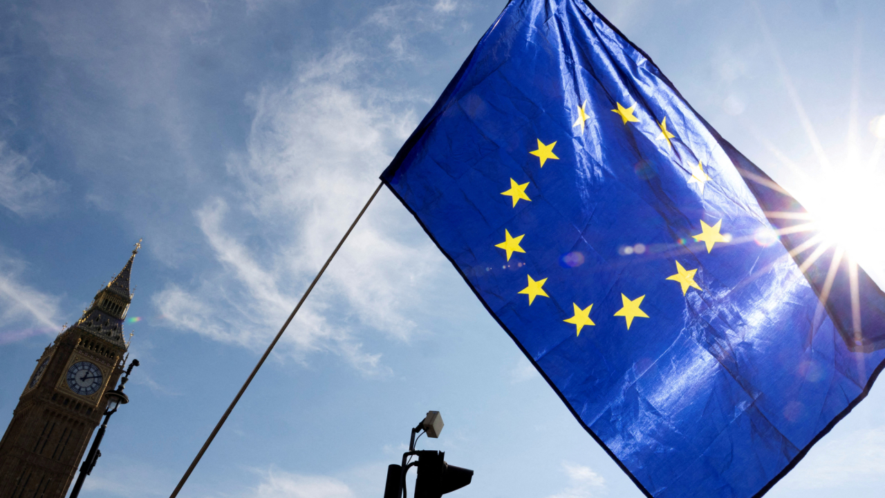 UE incrementa 24.3% las deportaciones de migrantes irregulares en un año
