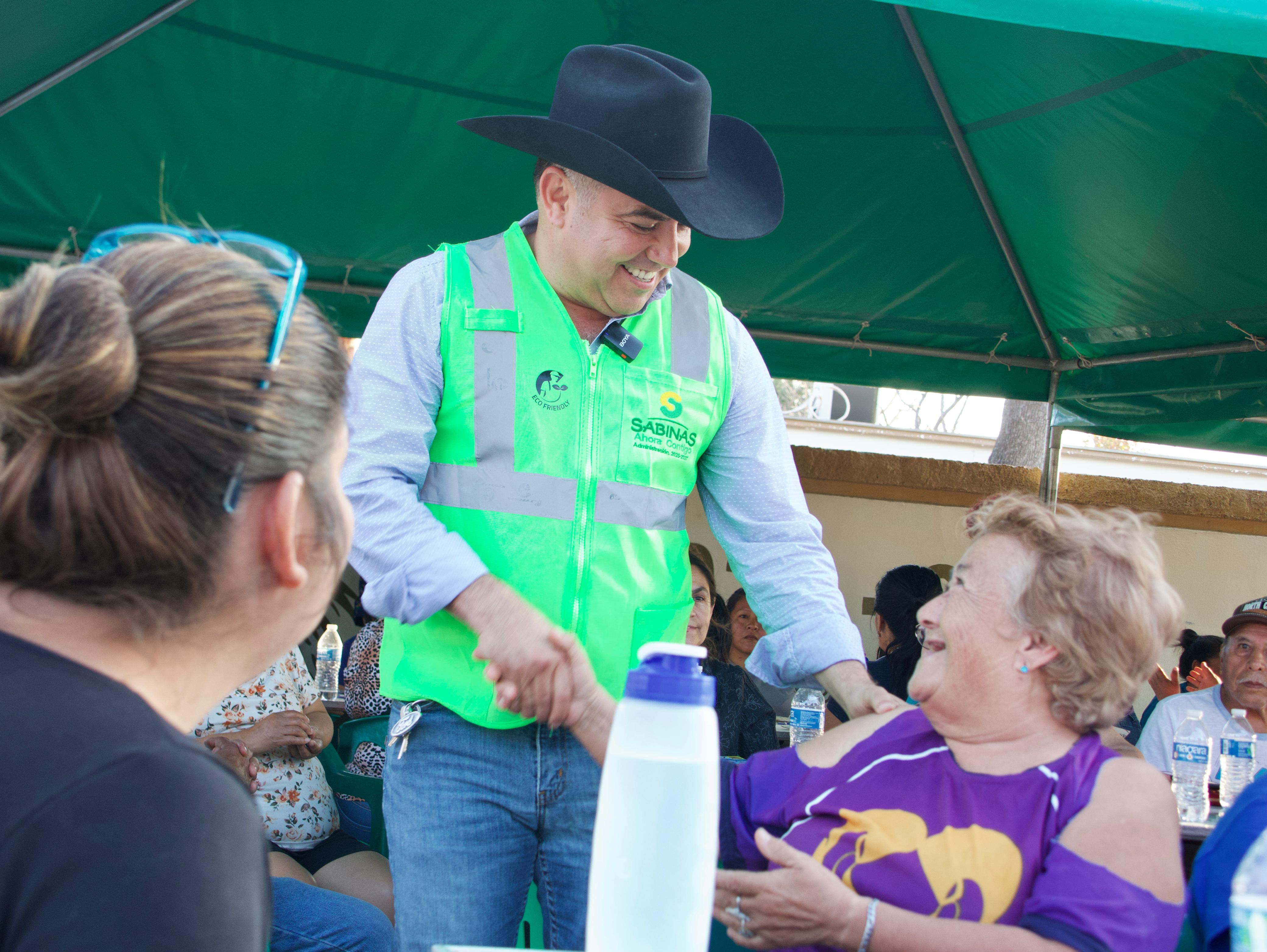 Pone en marcha “Chano” Díaz trabajos de rehabilitación en fraccionamiento Aurora