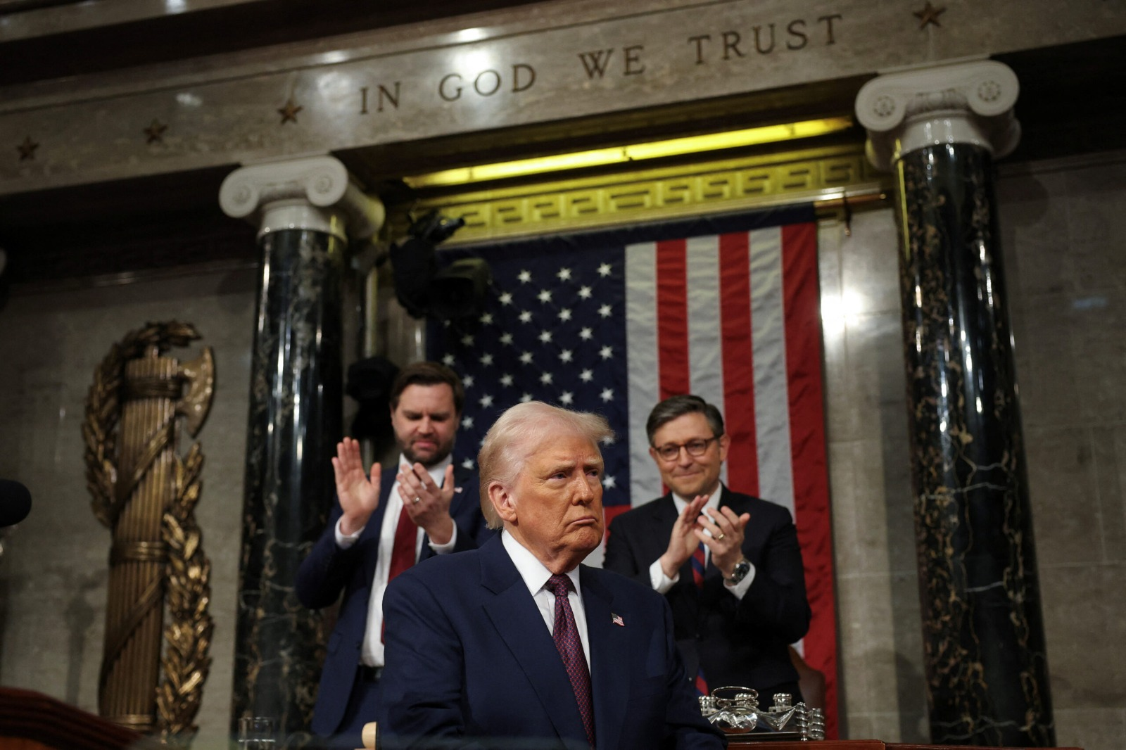 Trump asegura que gracias a sus aranceles México extraditó a 29 narcotraficantes