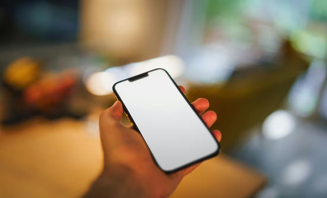 Qué debes evitar hacer con tu celular en plena ola de calor