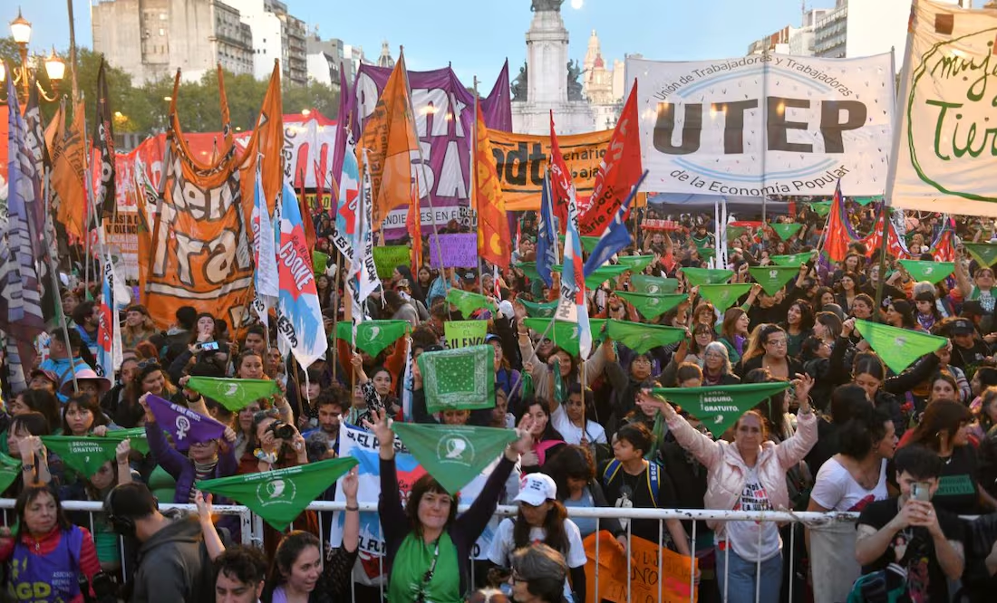 En pleno 8M, gobierno de Milei festeja políticas contra “la ideología de género”; cerró el Ministerio de la Mujer en 2024