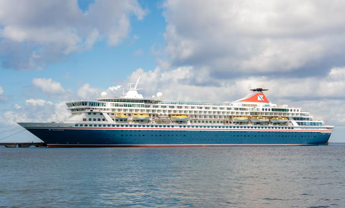 “MS Balmoral”, crucero que recreó viaje del Titanic, vuelve a Cozumel tras 8 años; transporta mil 300 turistas
