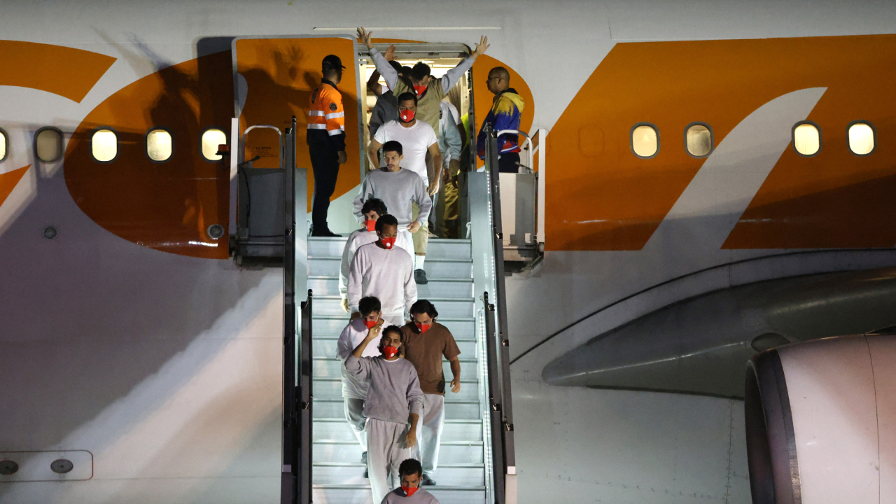 Estados Unidos reanudará los vuelos de deportación a Venezuela