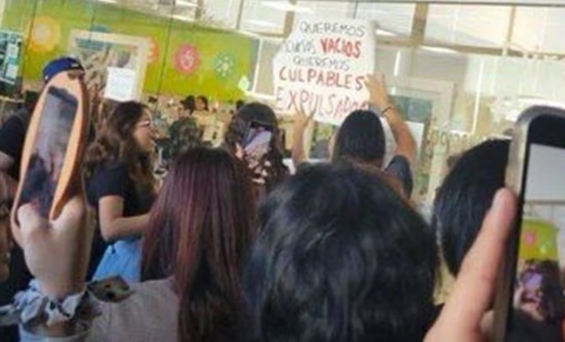 Estudiantes del Tec Milenio en Monterrey protestan por supuesto abuso se*ual a alumno con discapacidad; exigen que caso no quede impune