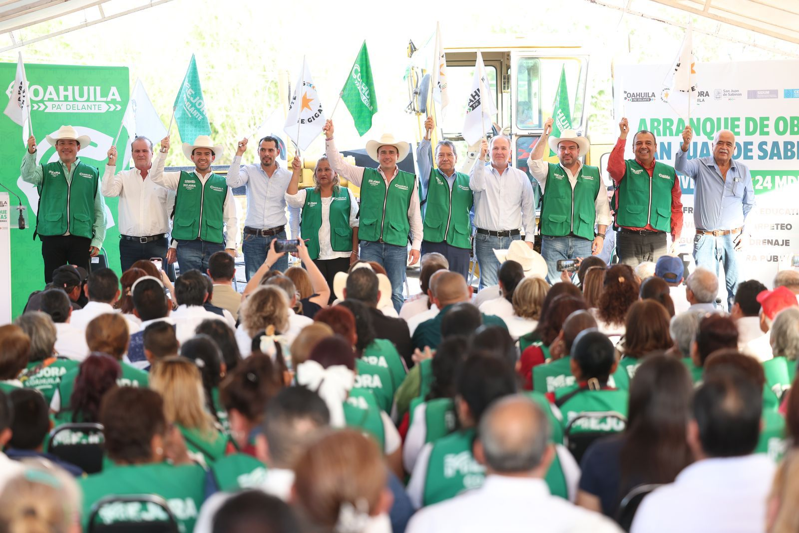 Continuamos llevando obras y desarrollo parejo a todas las regiones: Manolo