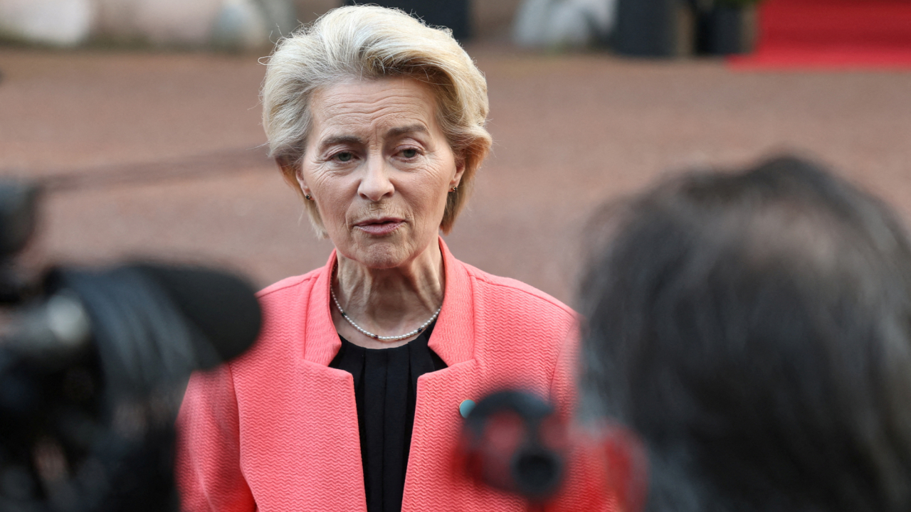 Ursula von der Leyen afirma que hay que «rearmar a Europa urgentemente»