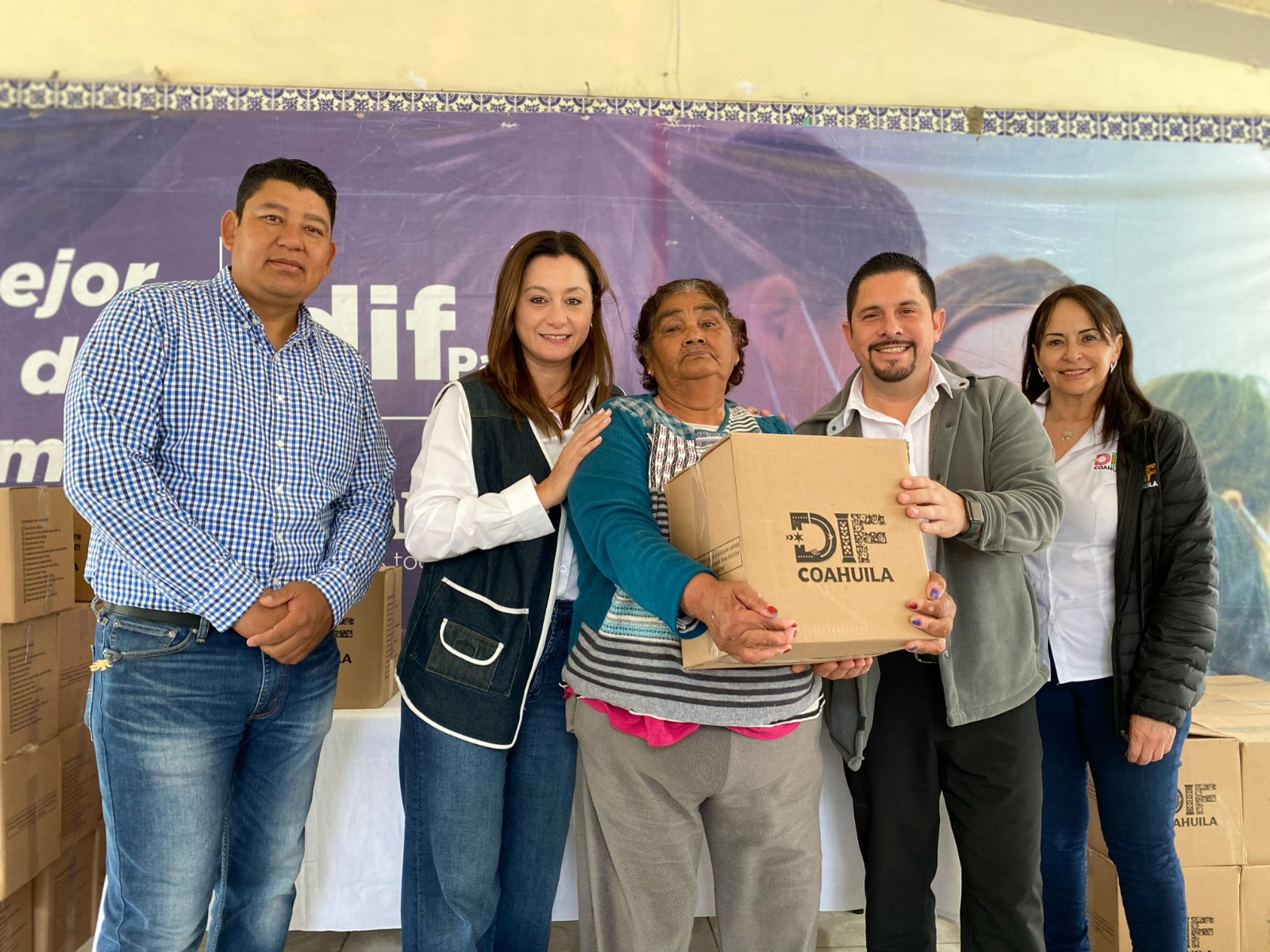 Con entrega de despensas atiende DIF alimentación de adultos mayores