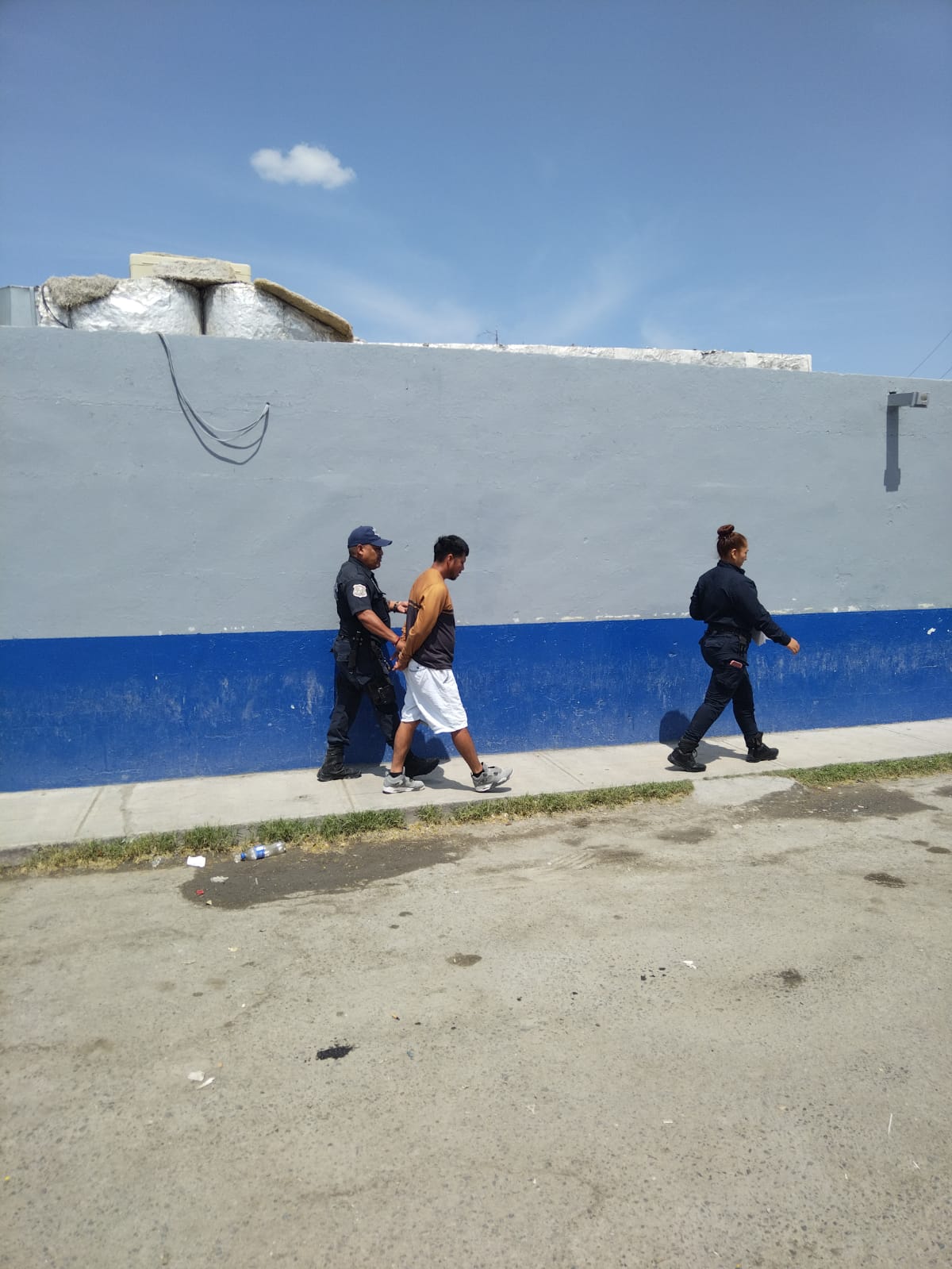 Agrede adicto a pareja y menor