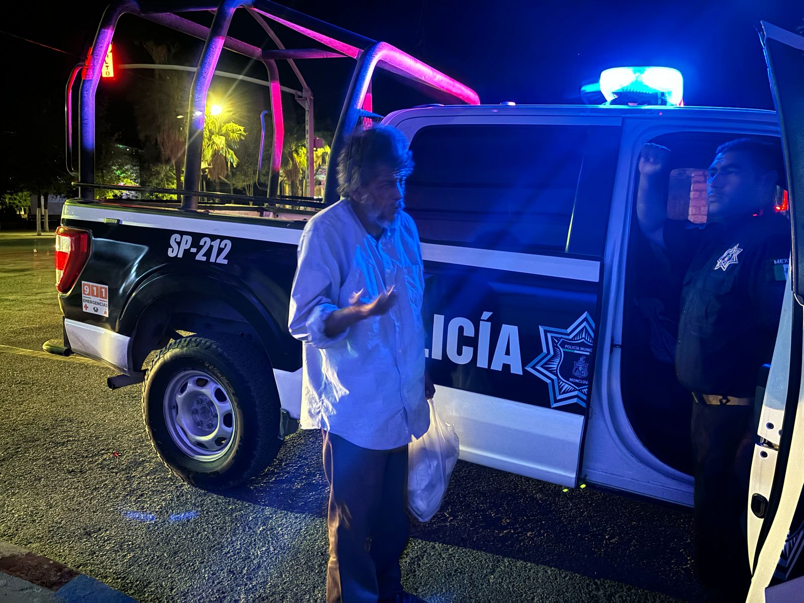 Hombre sin hogar no halla refugio