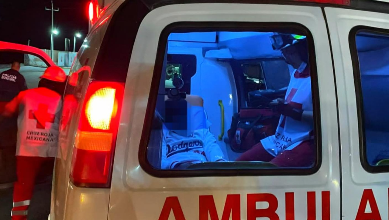 Ebrio chofer embiste a joven motociclista
