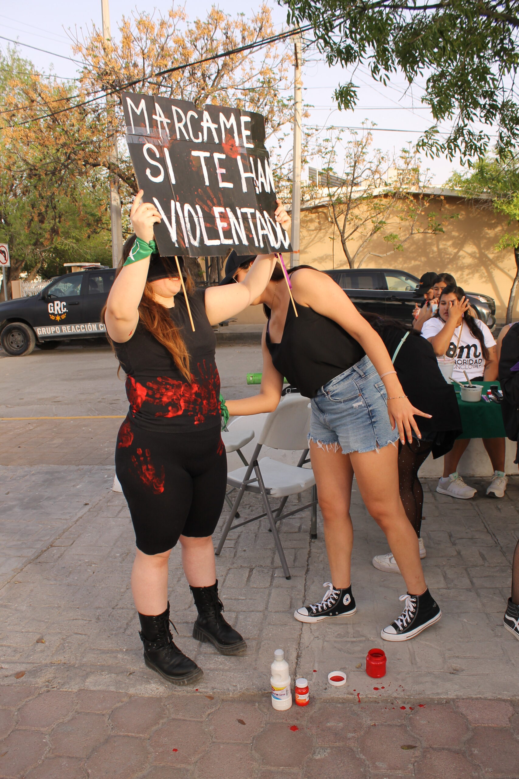 Alzan mujeres la voz y marchan por el 8M
