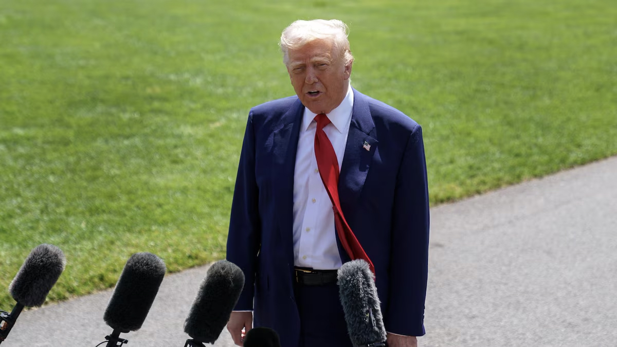 Firma Trump orden para bajar impacto de tarifas a autopartes