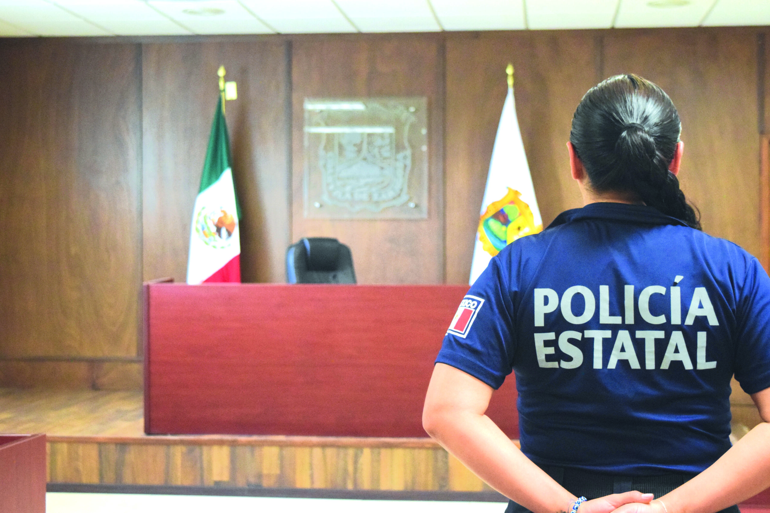 Agrede mujer a hijo con vaso en la cabeza