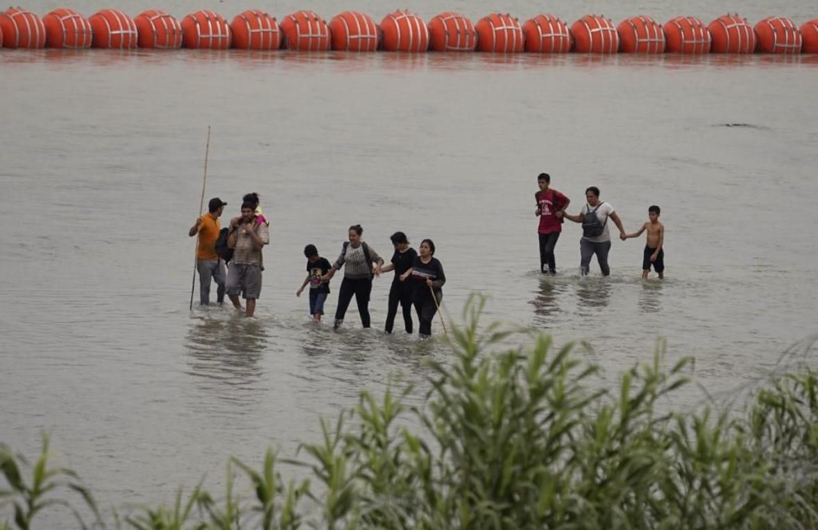 Aumentará EU 27 km de su muro flotante