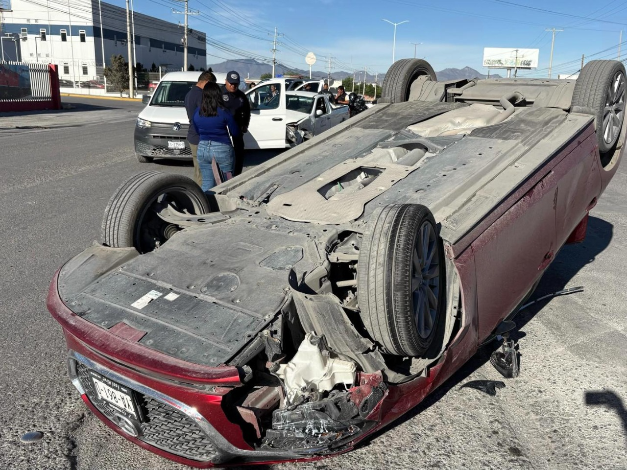 Choque múltiple deja dos lesionados