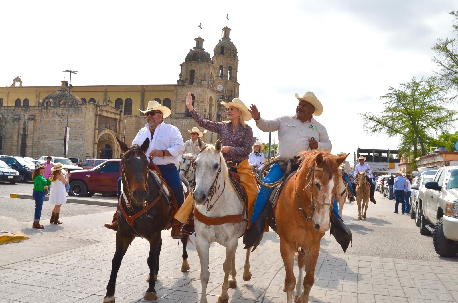 Gran éxito de cabalgata Expo Oasis Ganadera 2025