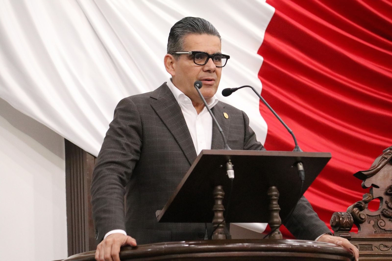Plantean “pulsera centinela” para detectar bebidas impuras